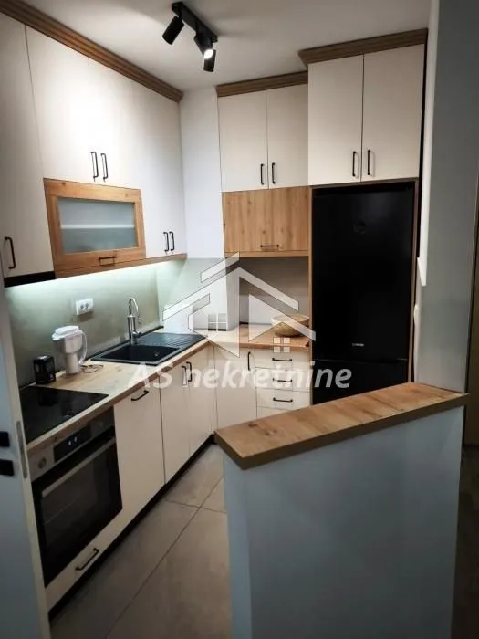 Rent, three bedroom apartment, 60m², Južni Bulevar, Vračar Sve Podlokacije
