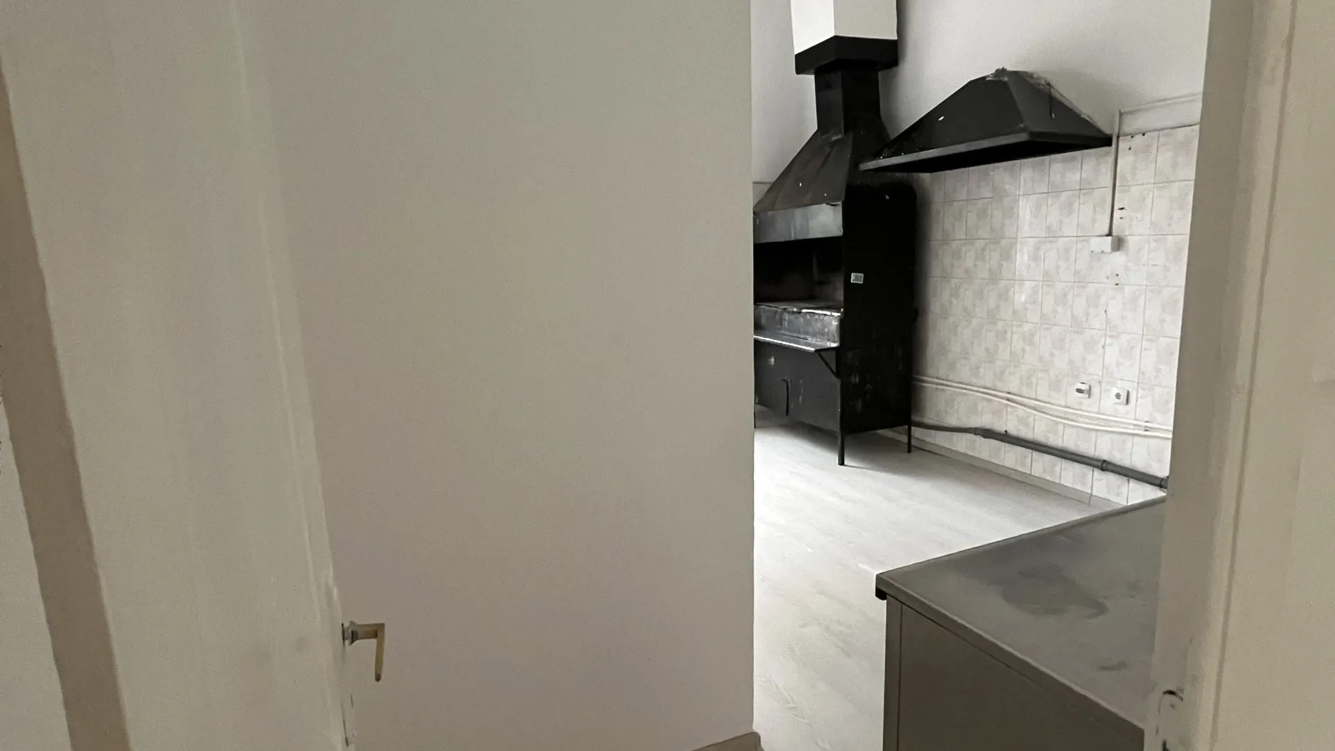 Izdavanje, poslovni prostor, 100m², Centar, Leskovac