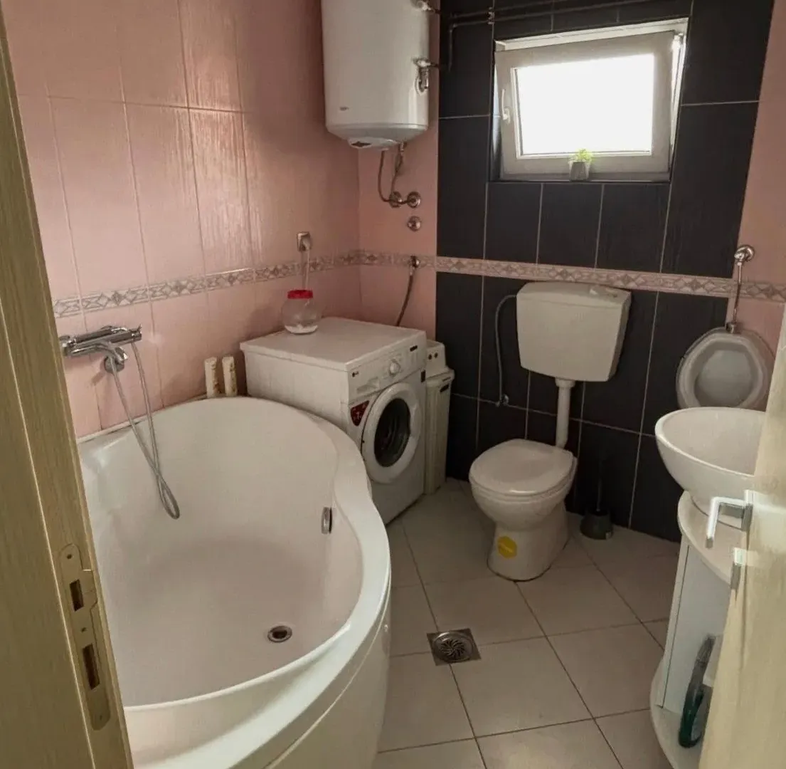 Sale, house, 150m², Stari Aerodrom, Podgorica