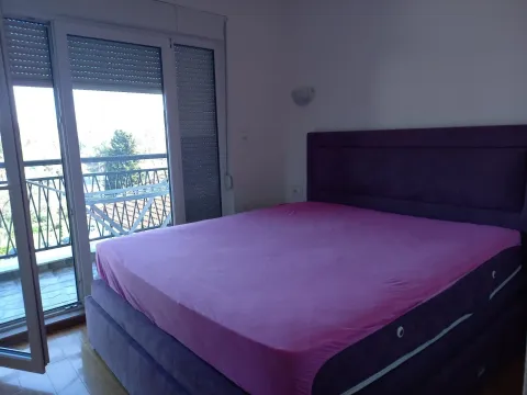 Bedroom with a double bed and access to a balcony. - image 5