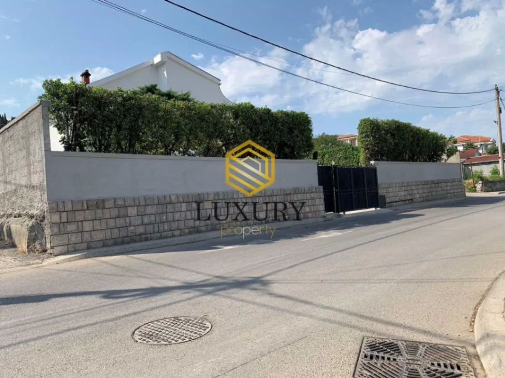 Rent, house, 250m², Zagorič, Podgorica