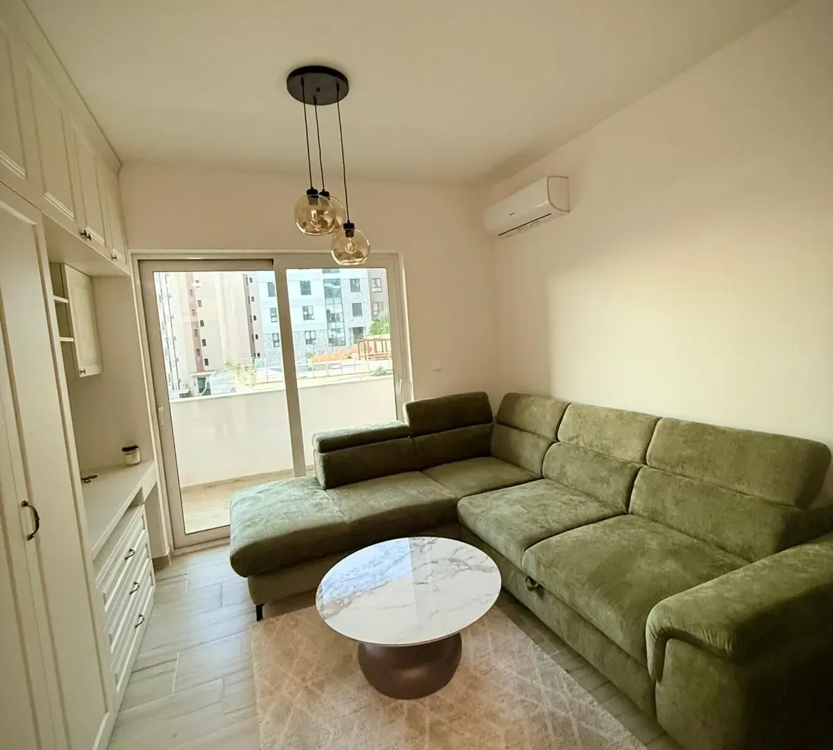 Izdavanje, garsonjera, 25m², Bečići, Budva