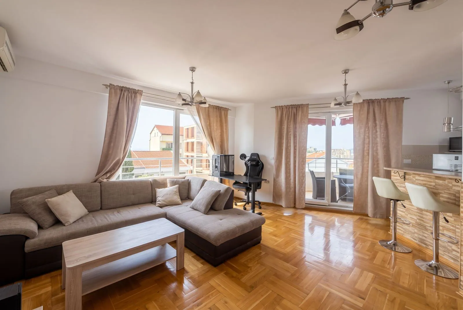 Rent, two bedroom apartment, 57m², Bečići, Budva