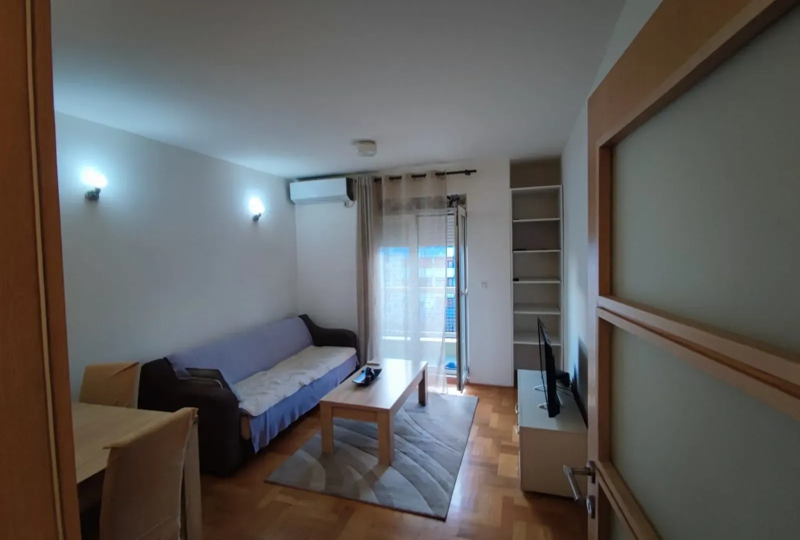 Izdavanje, jednosoban stan, 40m², Stari Aerodrom, Podgorica