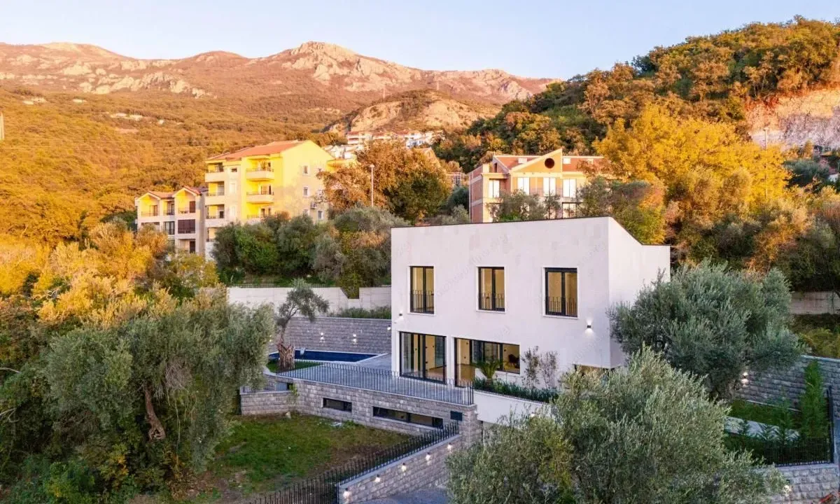 Prodaja, kuća, 240m², Kamenovo, Budva