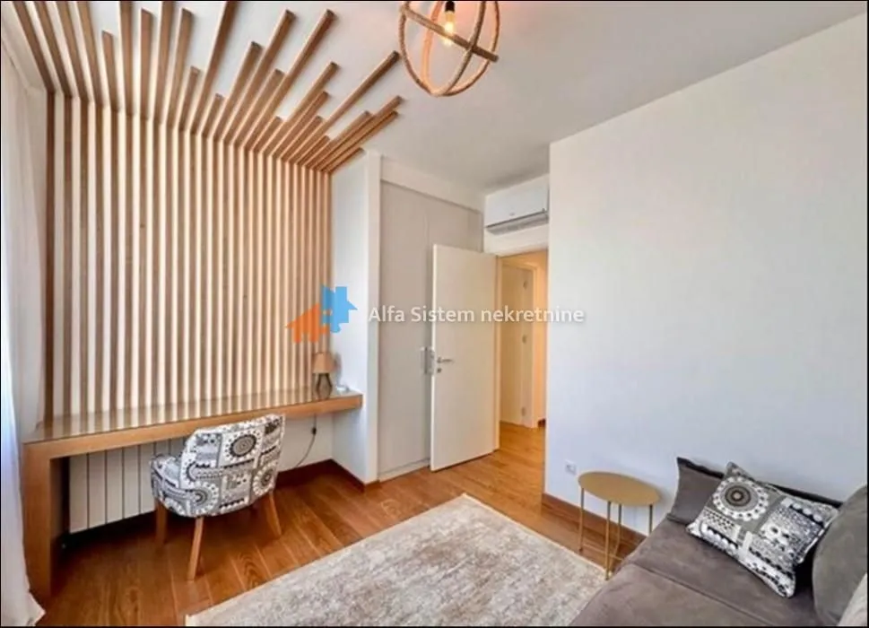 Izdavanje, trosoban stan, 83m², Savski Venac, Beograd