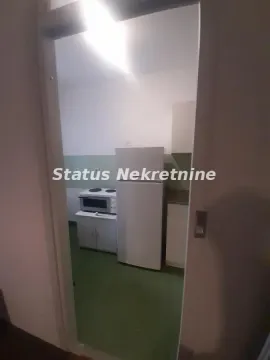 Pogled na kuhinju kroz vrata. - image 6
