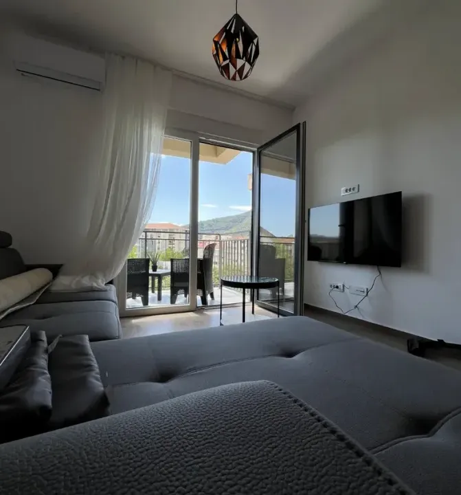 Izdavanje, jednosoban stan, 44m², Budva, Crna Gora