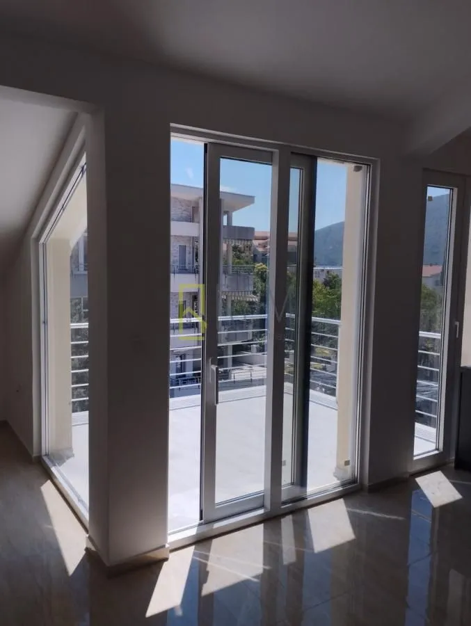 Prodaja, dvosoban stan, 74m², Đenovići, Herceg Novi