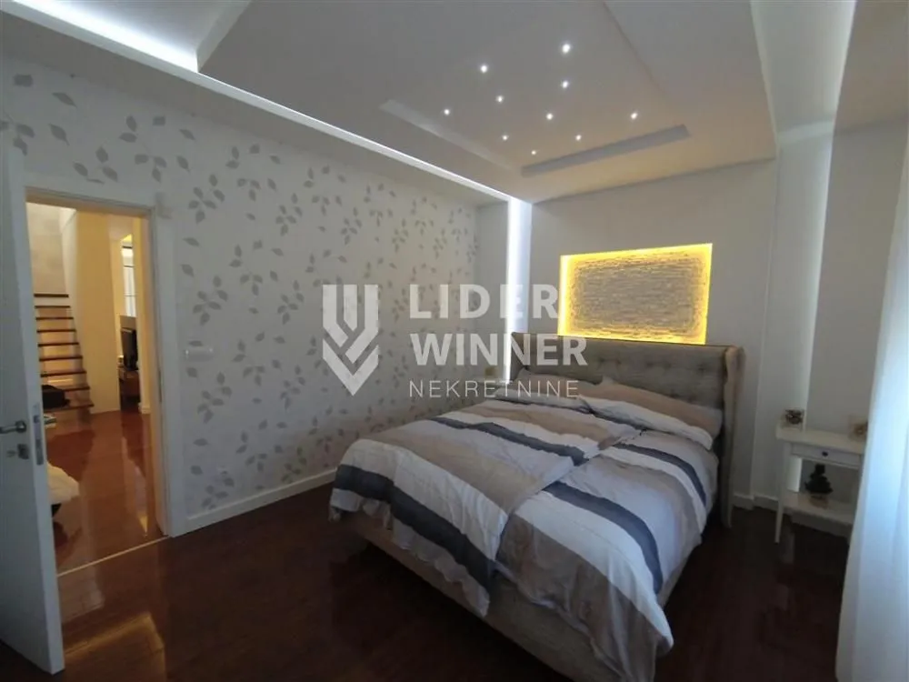 Prodaja, kuća, 203m², Centar, Ub