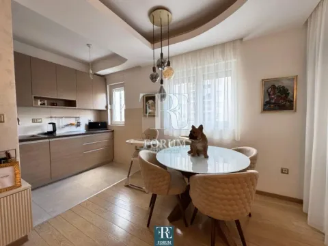 Rent, two bedroom apartment, 75m², City Kvart, Podgorica - image 4