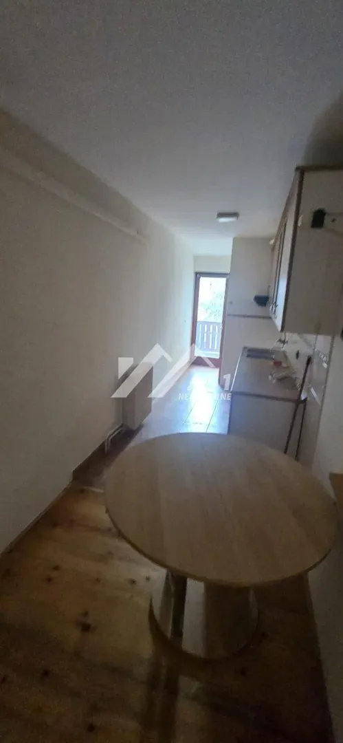 Izdavanje, trosoban stan, 68m², Centar, Novi Sad