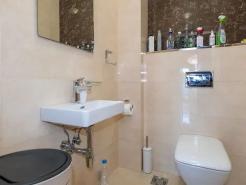 Izdavanje, trosoban stan, 110m², Preko Morače, Podgorica - image 10