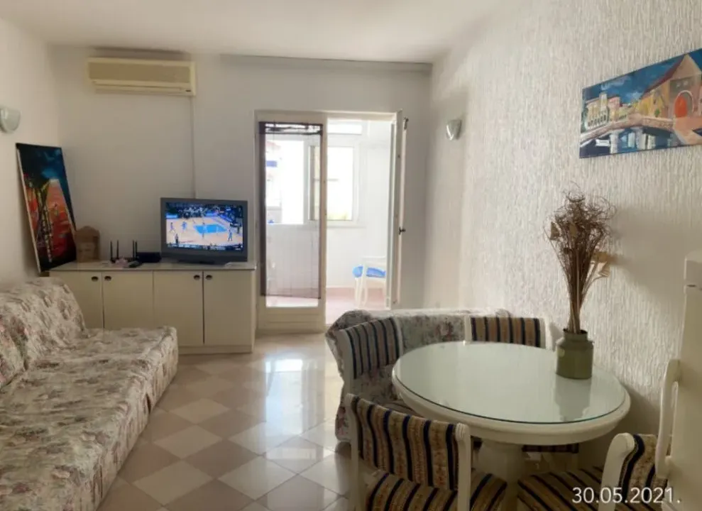 Izdavanje, garsonjera, 29m², Bečići, Budva