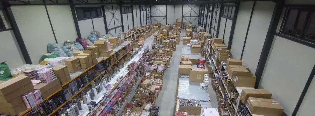 Izdavanje, poslovni prostor, 1000m², Ledine, Beograd