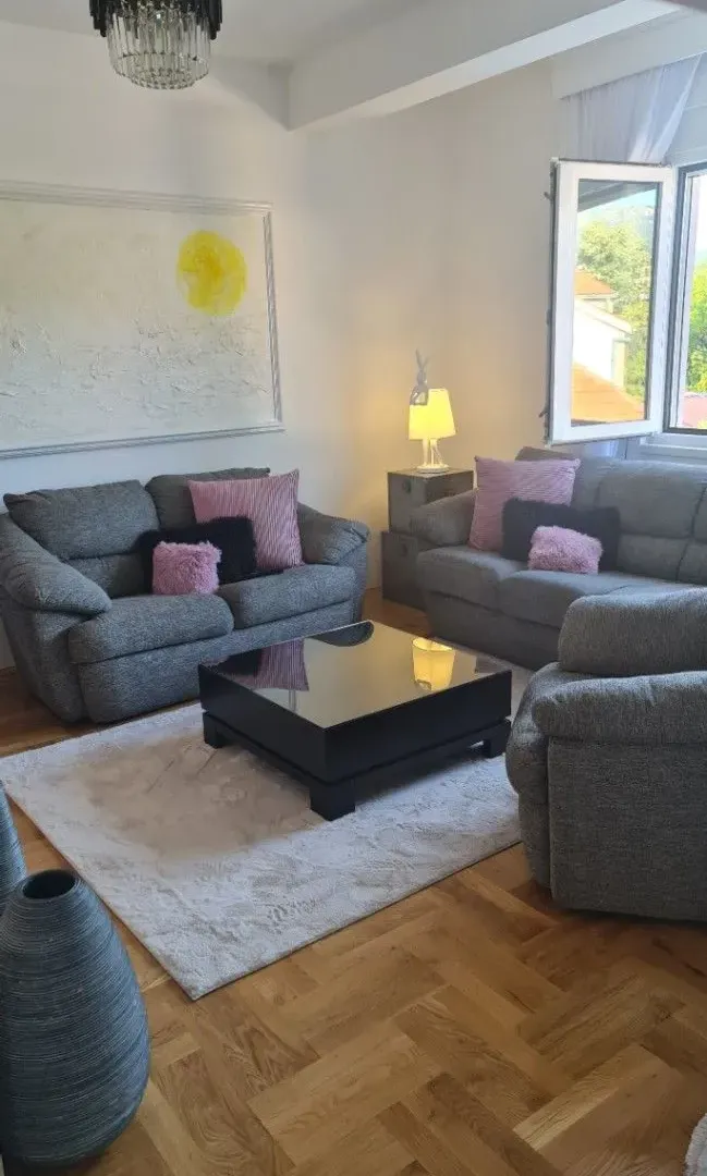 Rent, one bedroom apartment, 48m², Cetinje, Crna Gora