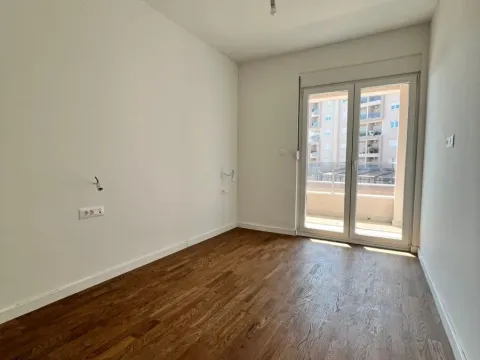 Prodaja, jednosoban stan, 46m², Stari Aerodrom, Podgorica - image 5