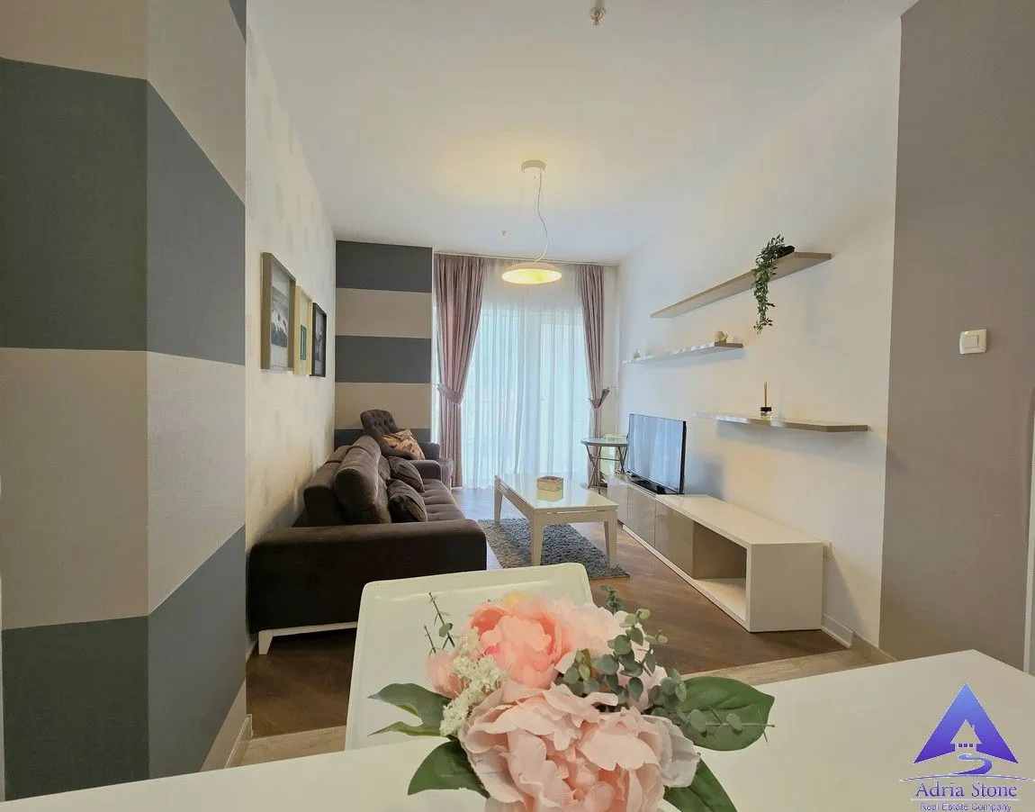 Prodaja, jednosoban stan, 63m², Centar, Budva