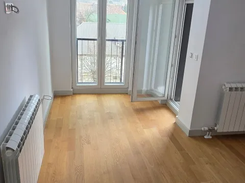 Prodaja, četvorosoban stan, 103m², Centar, Kolašin - image 8