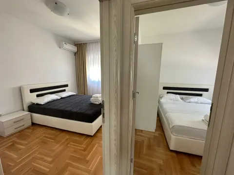 Rent, two bedroom apartment, 55m², Golubovina, Budva - image 11