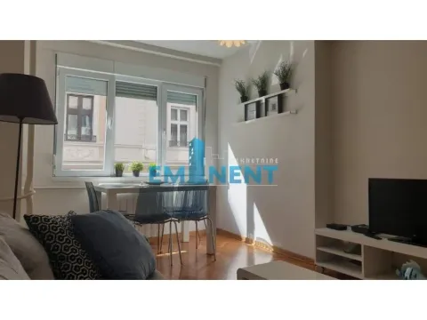 Izdavanje, trosoban stan, 80m², Stari Grad, Beograd