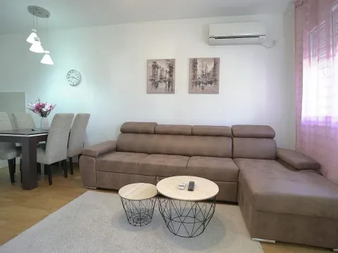 Izdavanje, jednosoban stan, 46m², City Kvart, Podgorica - image 3