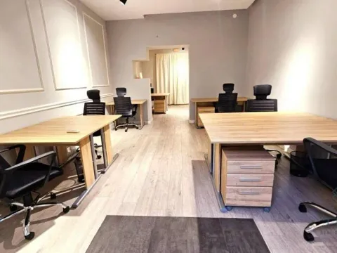Izdavanje, poslovni prostor, 80m², Centar, Podgorica - image 3
