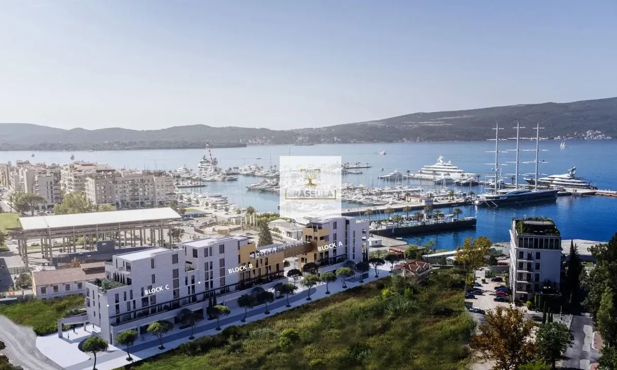 Prodaja, trosoban stan, 282m², Centar, Tivat