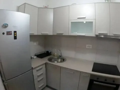 Izdavanje, jednosoban stan, 45m², City Kej, Podgorica