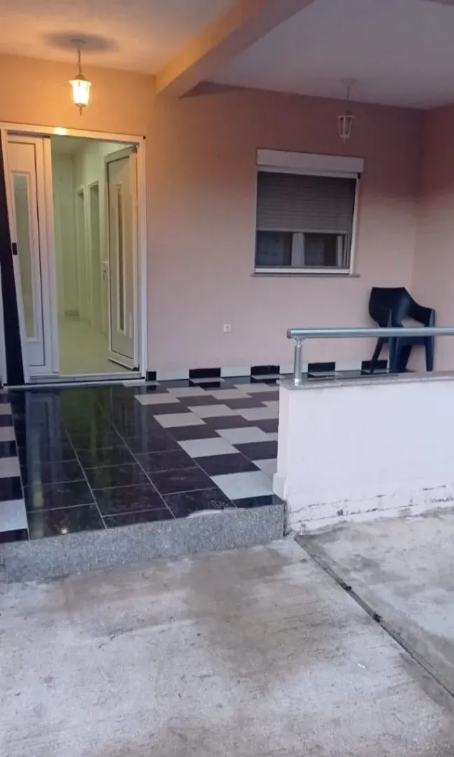 Izdavanje, kuća, 85m², Polje, Bar