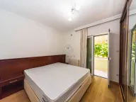 Rent, four bedroom apartment, 150m², Tivat, Crna Gora - image 11