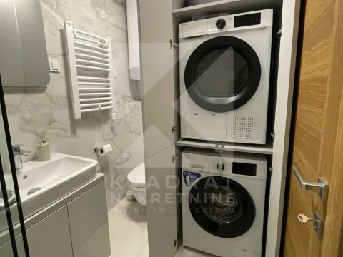 Izdavanje, jednosoban stan, 47m², New City, Podgorica - image 12