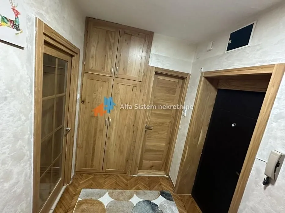 Izdavanje, trosoban stan, 105m², Savski Venac, Beograd