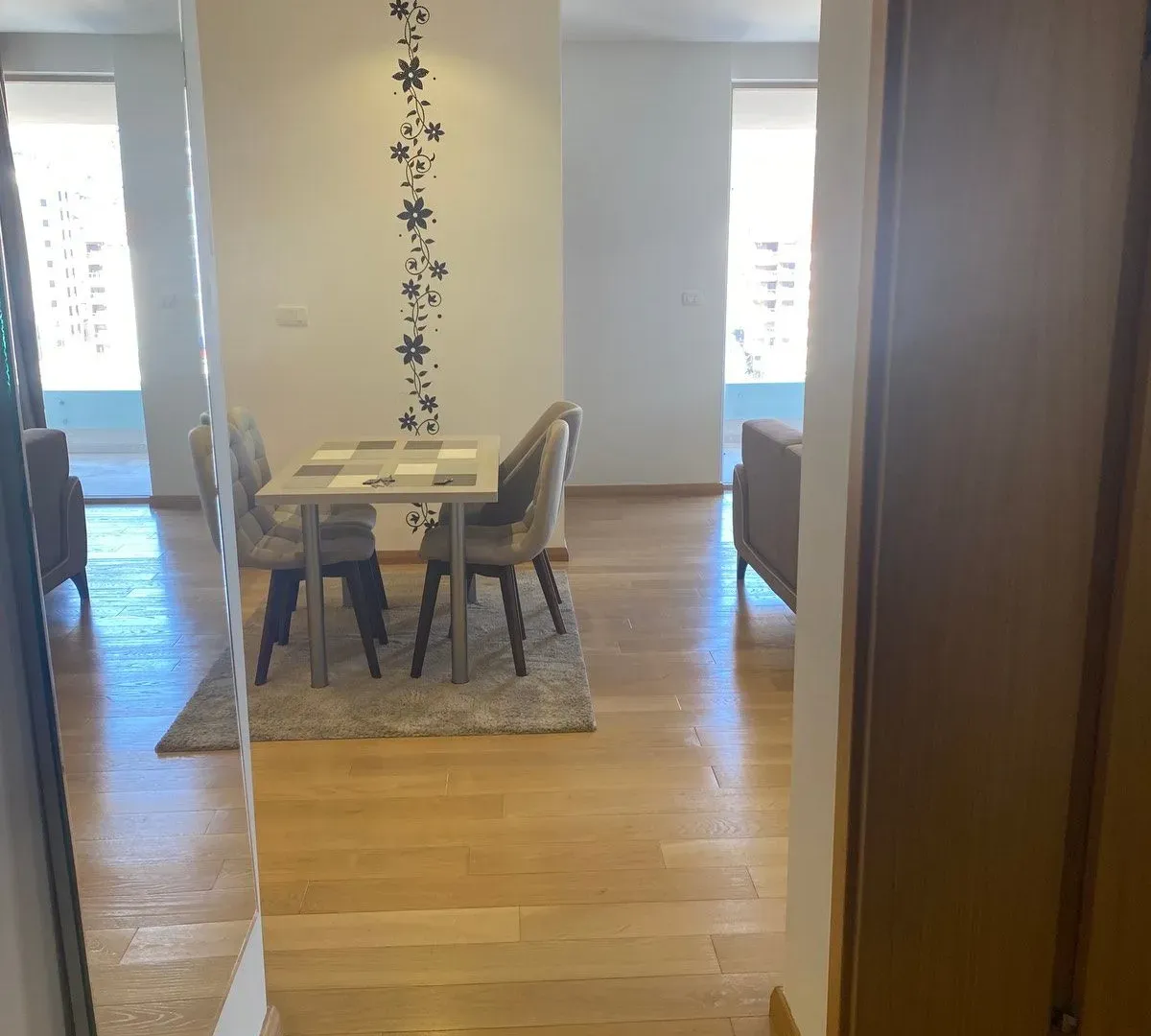 Izdavanje, dvosoban stan, 76m², Centar, Budva