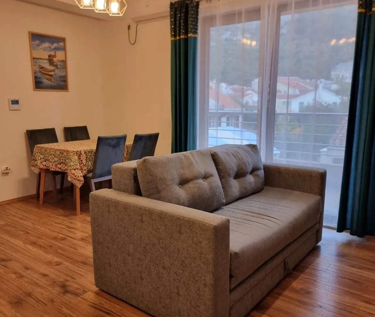 Izdavanje, jednosoban stan, 47m², Velji Vinogradi, Budva