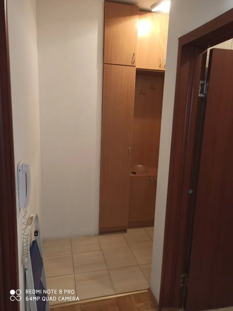 Izdavanje, dvosoban stan, 39m², Blok 9, Podgorica