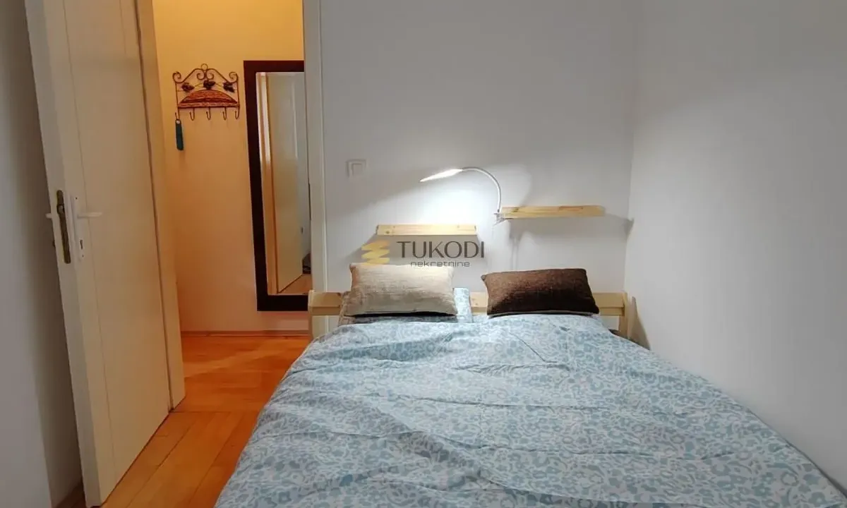 Izdavanje, dvosoban stan, 43m², Zemun Centar, Zemun Sve Podlokacije