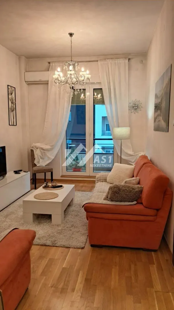Izdavanje, dvosoban stan, 50m², Bulevar Oslobodjenja, Novi Sad Sve Podlokacije