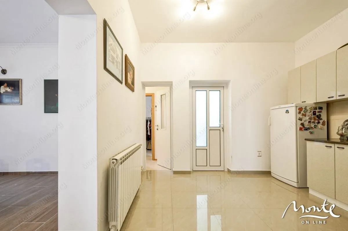 Prodaja, trosoban stan, 116m², Tivat, Crna Gora