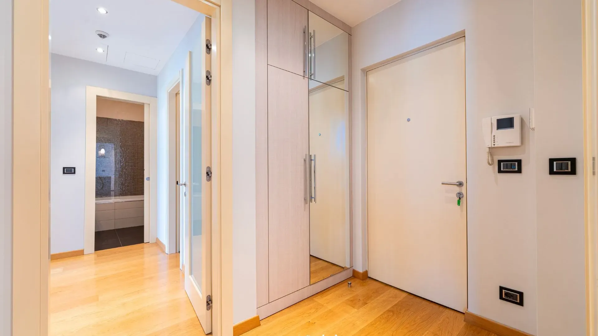 Prodaja, dvosoban stan, 88m², Kod Capital Plaze, Podgorica