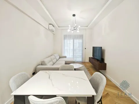 Izdavanje, dvosoban stan, 60m², Gorica C, Podgorica