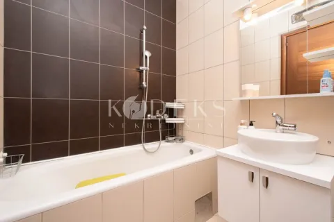 Rent, three bedroom apartment, 93m², City Kvart, Podgorica - image 7
