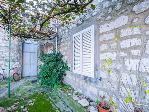 Prodaja, kuća, 126m², Kostanjica, Kotor - image 28