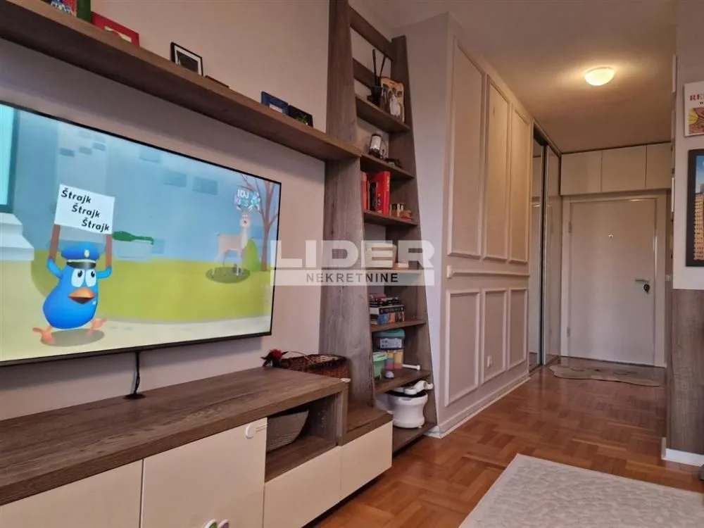Sale, two bedroom apartment, 76m², Novi Beograd Blok 64, Novi Beograd Sve Podlokacije