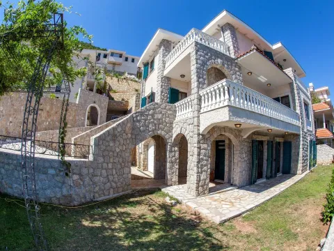 Prodaja, kuća, 235m², Kotor, Crna Gora - image 1