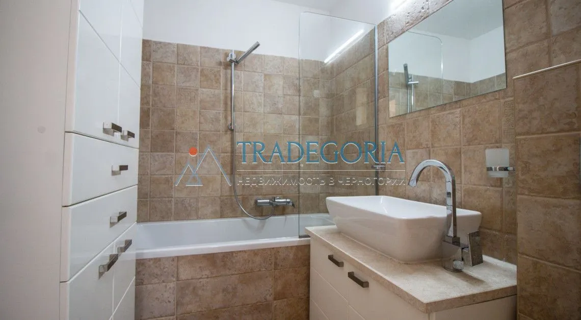Prodaja, dvosoban stan, 75m², Dobrota, Kotor