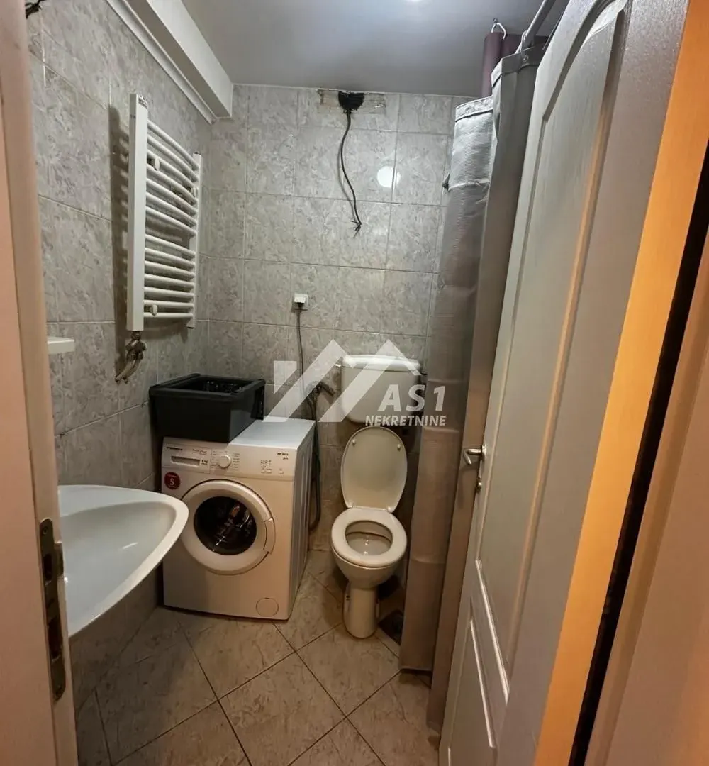 Izdavanje, jednosoban stan, 29m², Bulevar Oslobodjenja, Novi Sad Sve Podlokacije