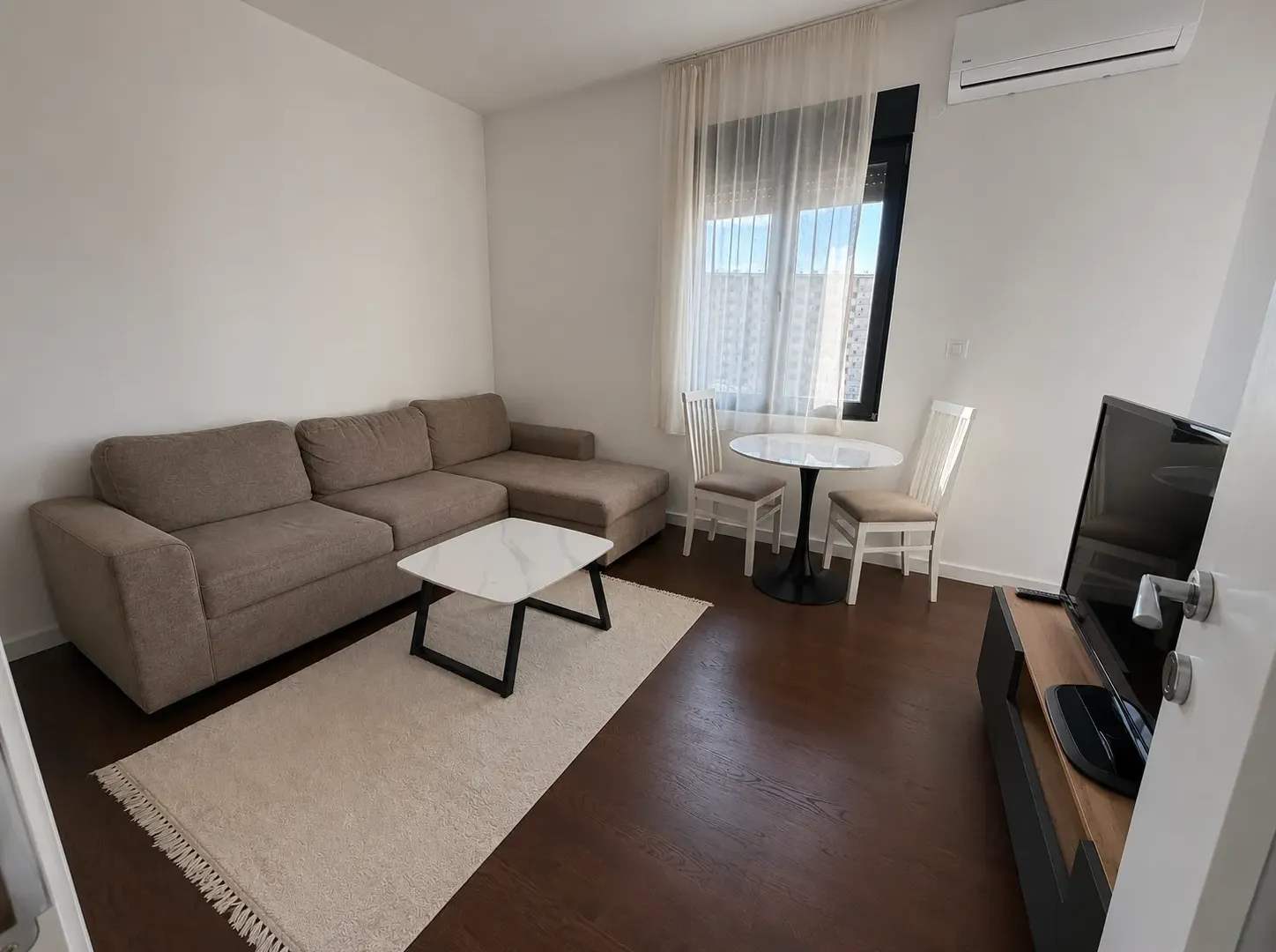 Izdavanje, jednosoban stan, 43m², Krivi Most, Podgorica