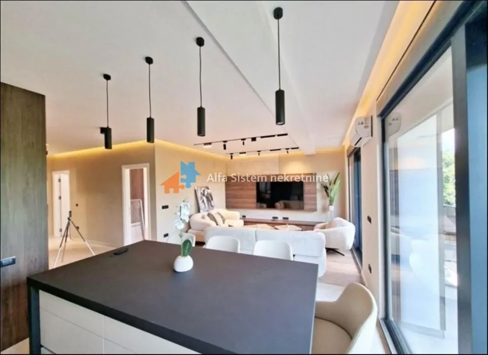 Izdavanje, trosoban stan, 82m², Zeleno Brdo, Zvezdara Sve Podlokacije
