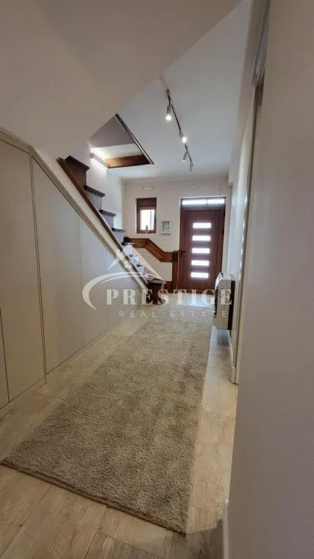Rent, house, 280m², Stara Varoš, Podgorica